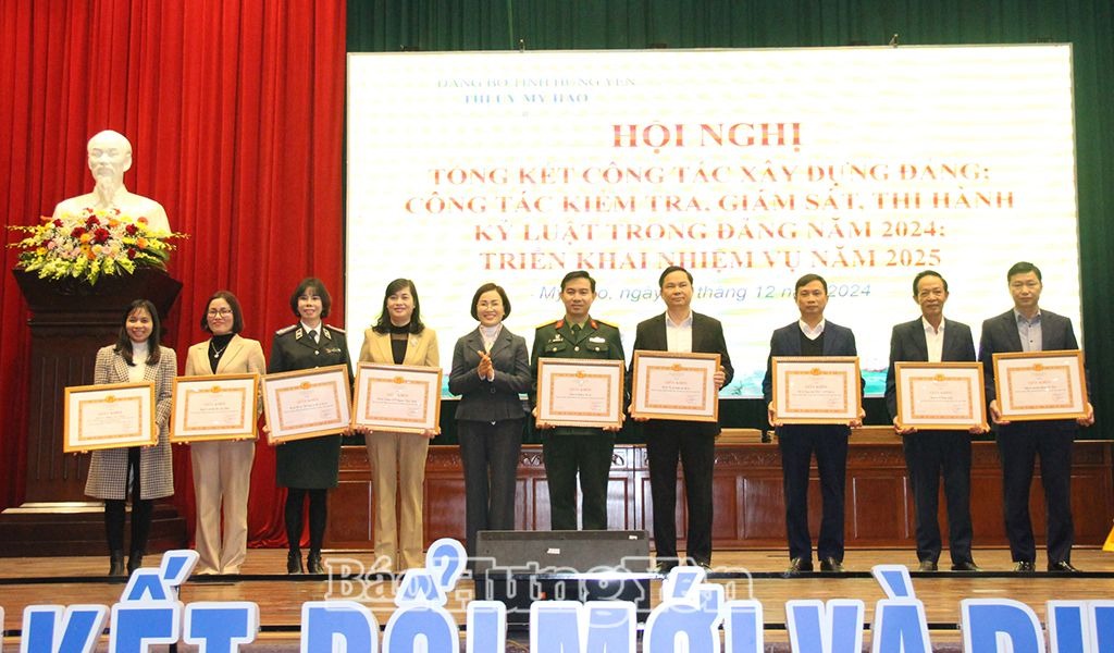 Mỹ Hào: Kết nạp 223 đảng viên mới trong năm 2024