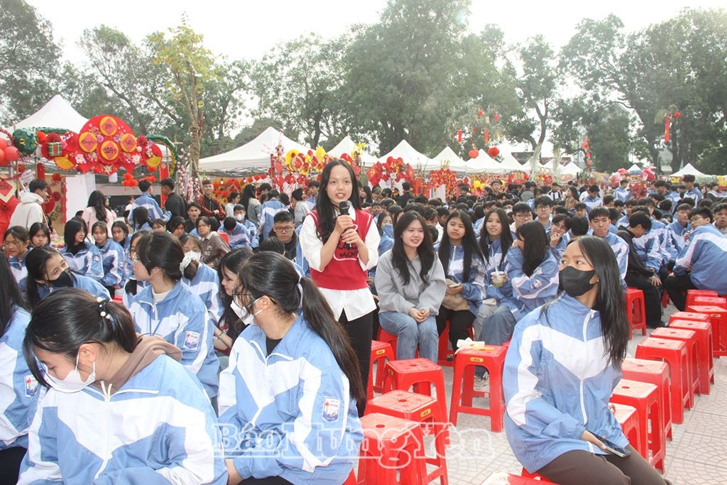 Chương trình “Tết sum vầy- Xuân ơn Đảng” tại Trường THPT Kim Động