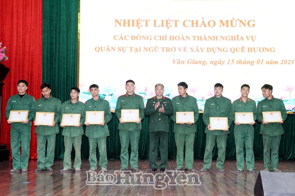 Văn Giang: Đón nhận 130 quân nhân hoàn thành nghĩa vụ quân sự