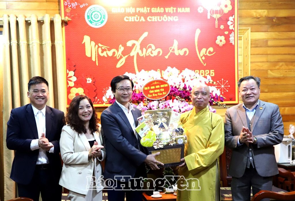 Thăm, tặng quà chức sắc Phật giáo