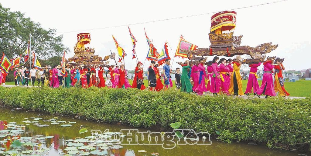 Trẩy hội mùa xuân