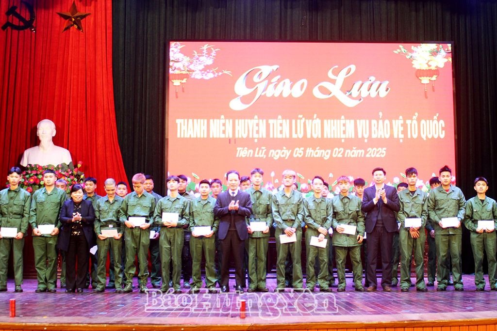 Giao lưu thanh niên huyện Tiên Lữ với nhiệm vụ bảo vệ Tổ quốc