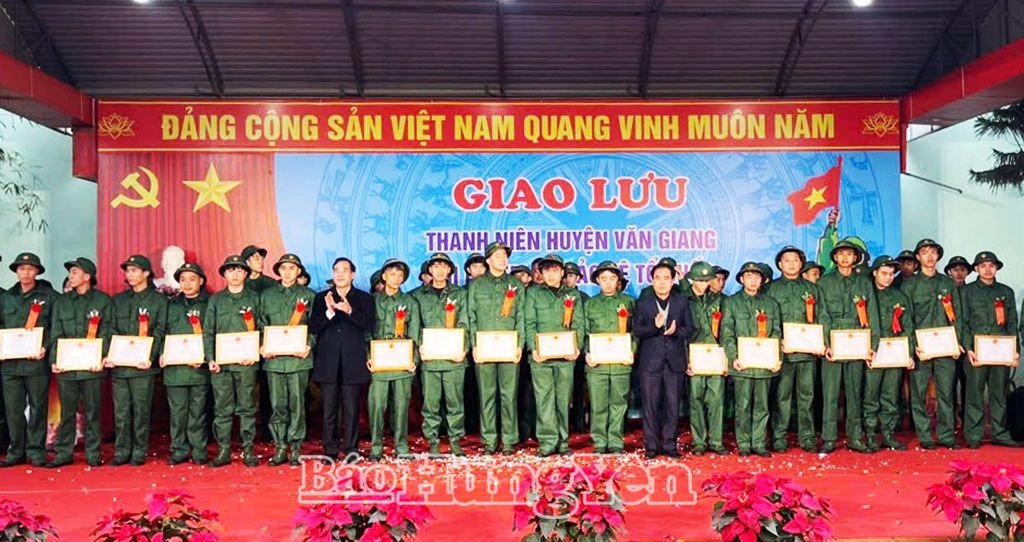 Giao lưu thanh niên huyện Văn Giang với nhiệm vụ bảo vệ Tổ quốc