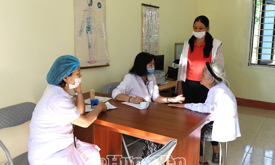 Bảo hiểm xã hội tỉnh ký hợp đồng khám, chữa bệnh bảo hiểm y tế với 43 cơ sở y tế