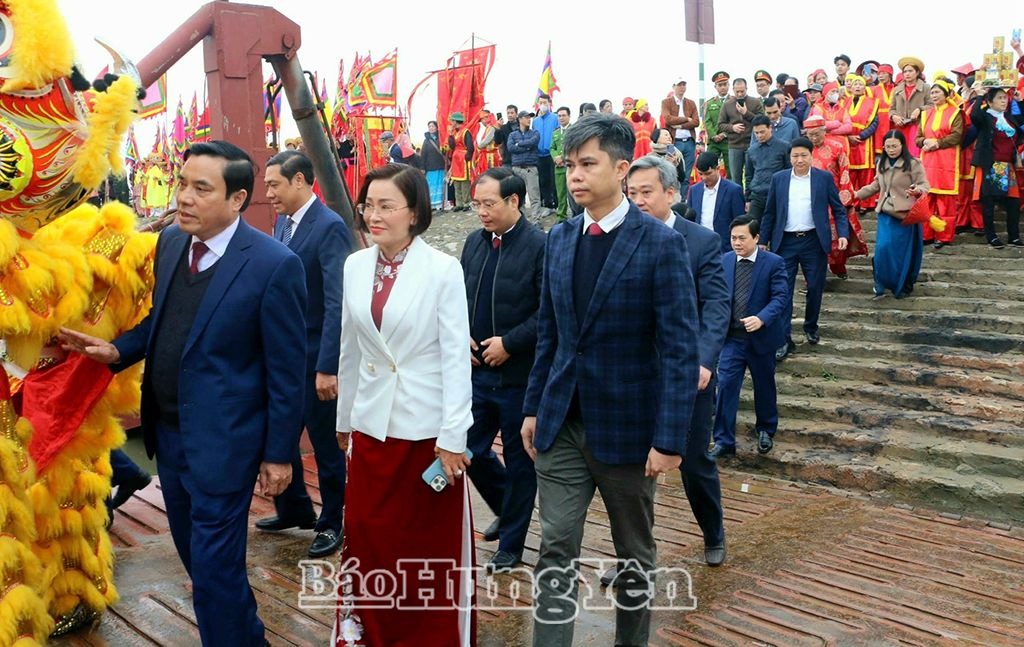 Tổ chức nghi lễ rước nước sông Hồng tại Lễ hội Văn hóa dân gian Phố Hiến