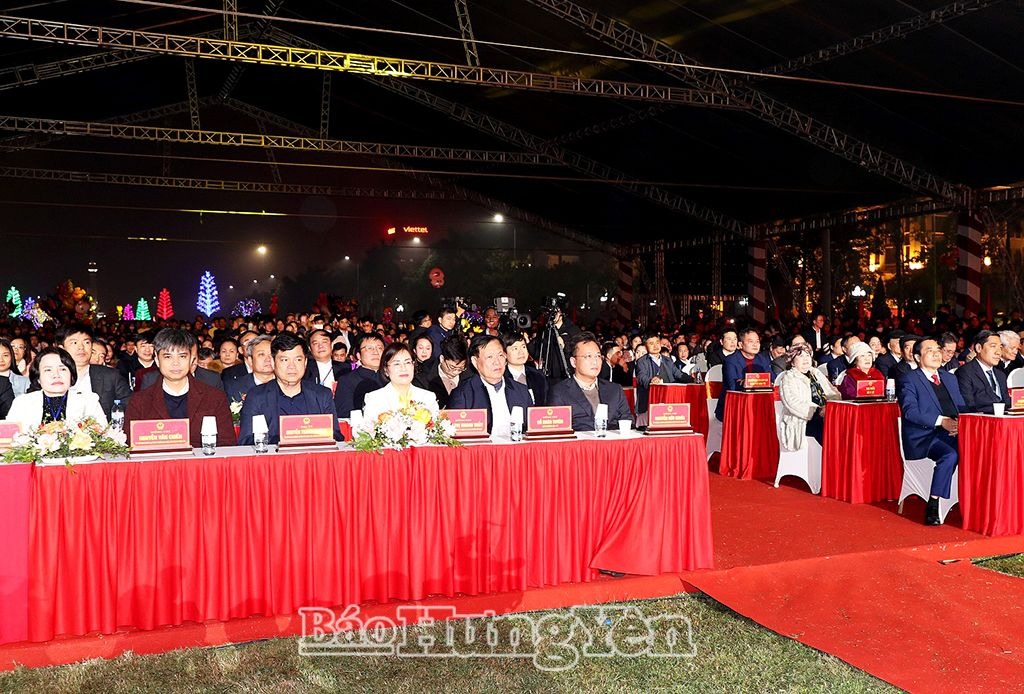 Tưng bừng khai mạc Lễ hội Văn hóa dân gian Phố Hiến năm 2025