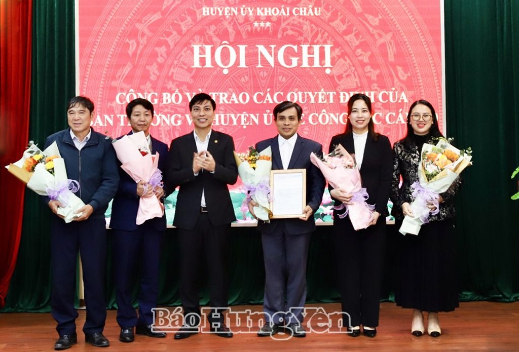 Khoái Châu: Công bố các quyết định về sắp xếp tổ chức bộ máy và công tác cán bộ