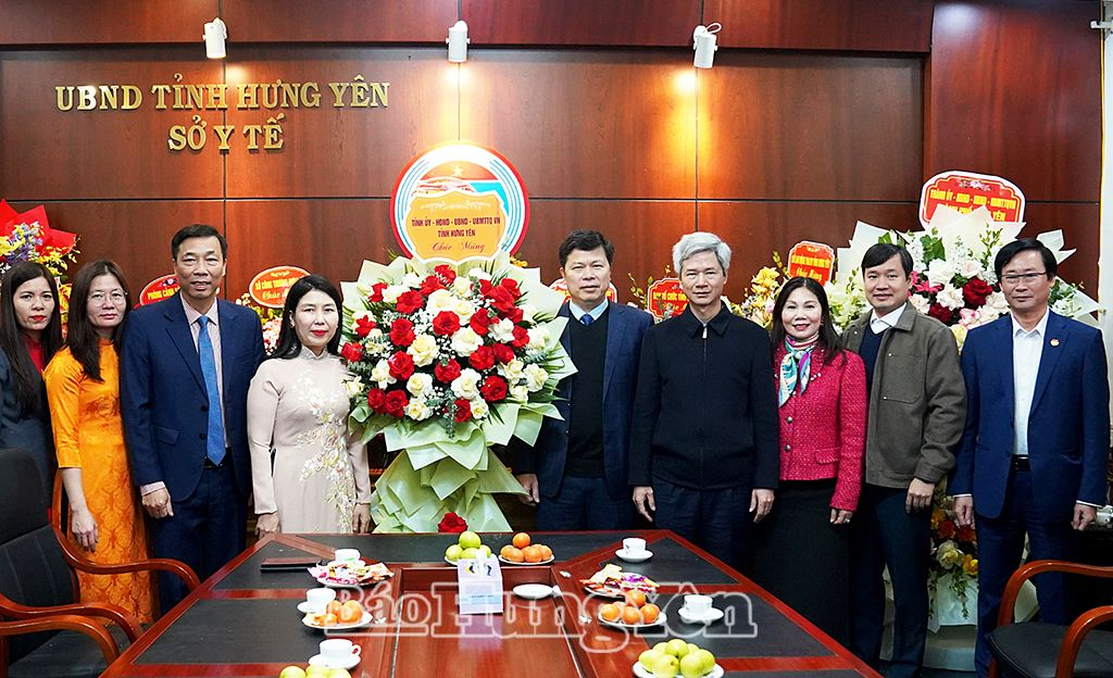 Phó Bí thư Thường trực Tỉnh ủy, Chủ tịch HĐND tỉnh Trần Quốc Toản chúc mừng ngành Y tế nhân Ngày Thầy thuốc Việt Nam 27/2