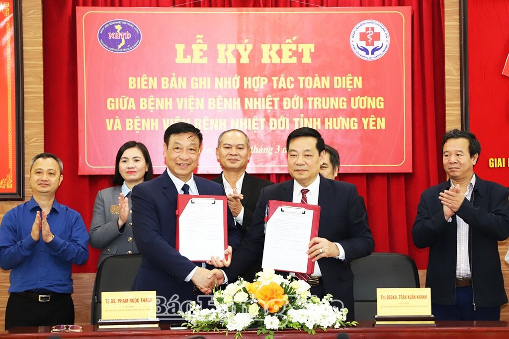 Bệnh viện Bệnh Nhiệt đới tỉnh Hưng Yên và Bệnh viện Bệnh Nhiệt đới Trung ương ký kết biên bản ghi nhớ hợp tác toàn diện
