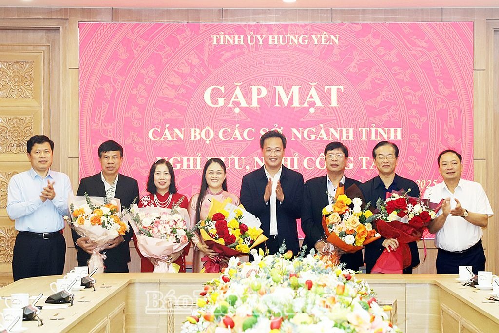 Gặp mặt cán bộ các sở, ngành tỉnh nghỉ hưu, nghỉ công tác