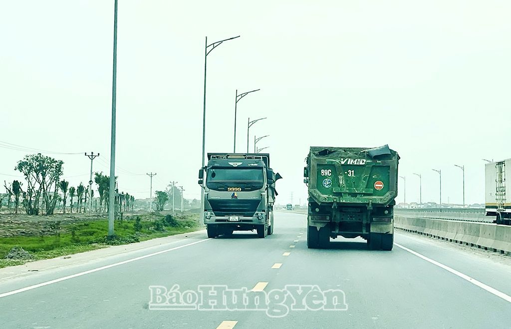 Tái diễn tình trạng xe có dấu hiệu cơi nới, chở hàng quá tải trên một số tuyến đường