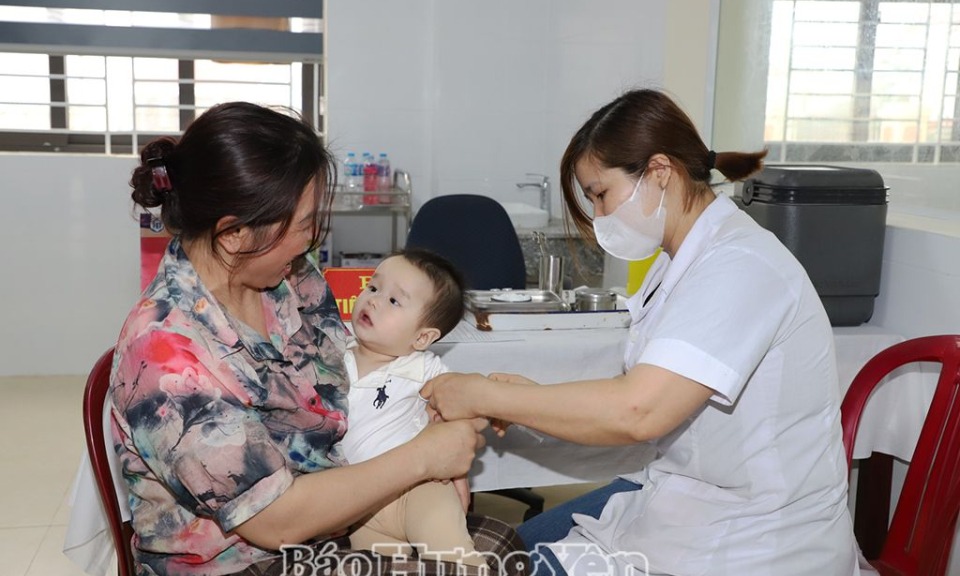 Hưng Yên hoàn thành chiến dịch tiêm chủng vắc xin phòng, chống dịch sởi