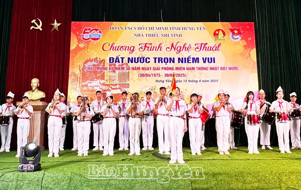 Chương trình nghệ thuật “Đất nước trọn niềm vui”