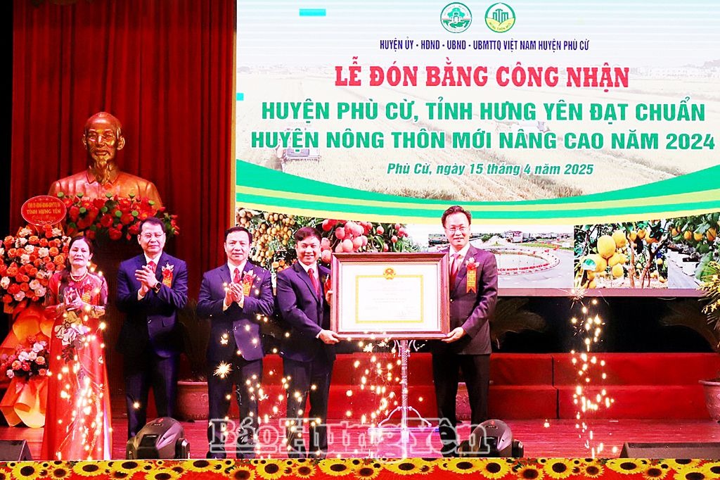 Phù Cừ đón Bằng công nhận huyện đạt chuẩn nông thôn mới nâng cao