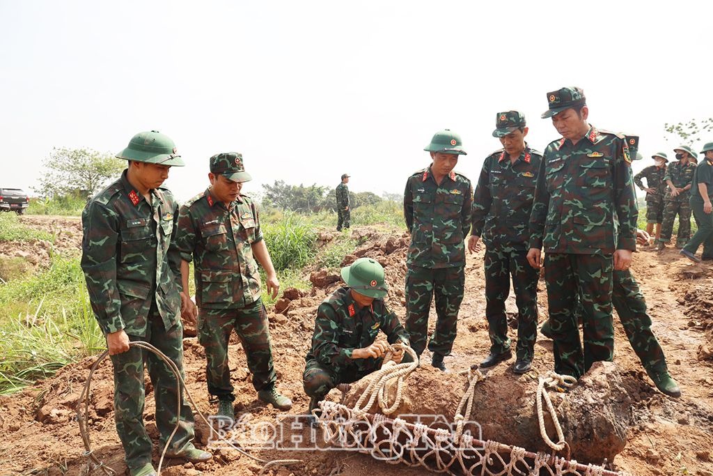 Bộ Chỉ huy Quân sự tỉnh Hưng Yên di dời và hủy nổ thành công một quả bom lớn