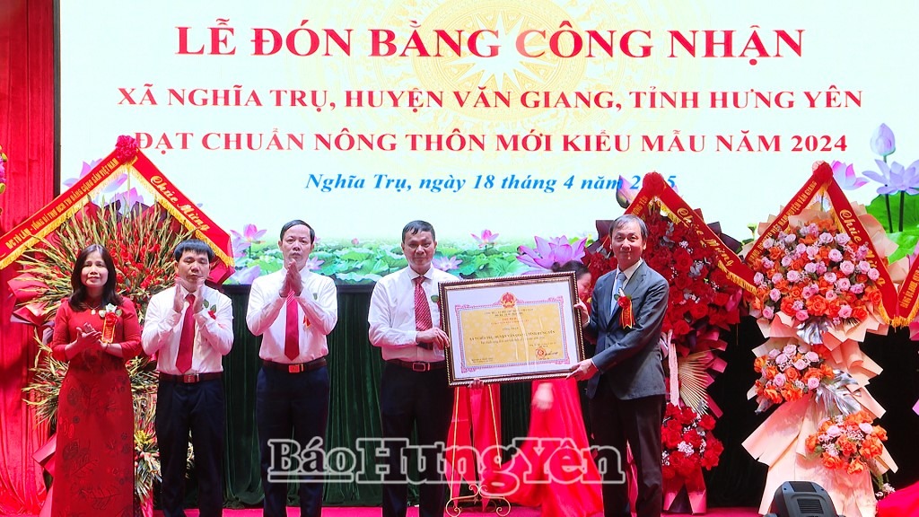 Xã Nghĩa Trụ đón bằng công nhận đạt chuẩn nông thôn mới kiểu mẫu