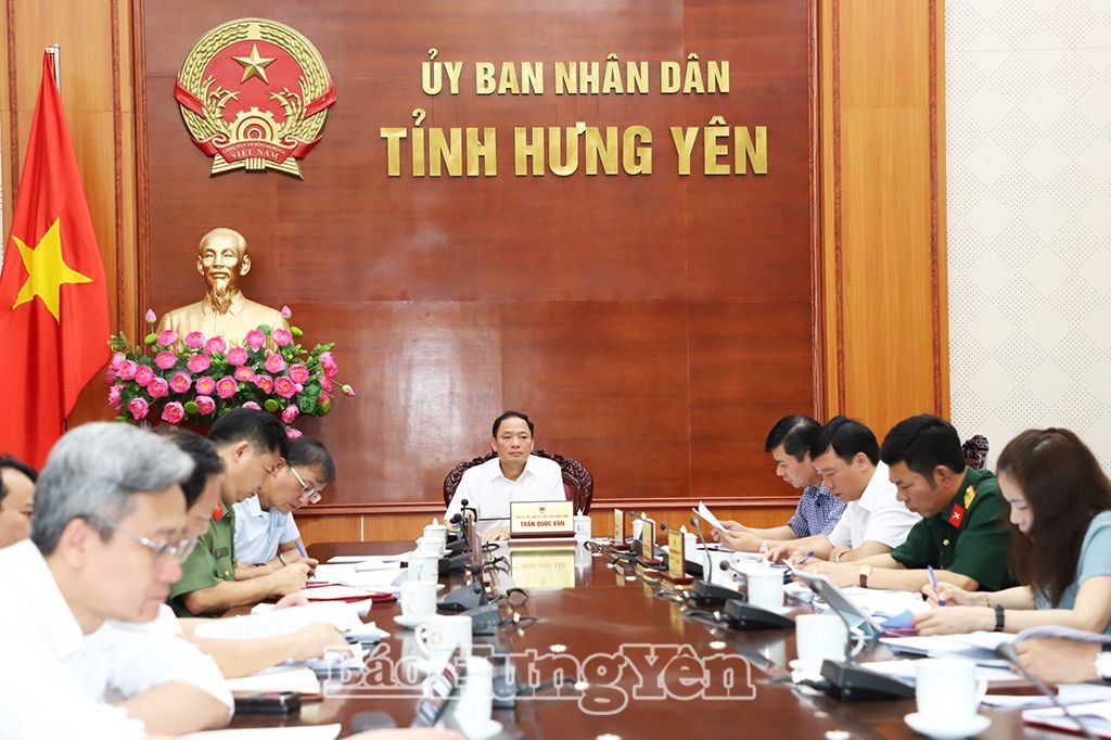 Đảng ủy UBND tỉnh và các thành viên UBND tỉnh họp xem xét, cho ý kiến một số nội dung quan trọng