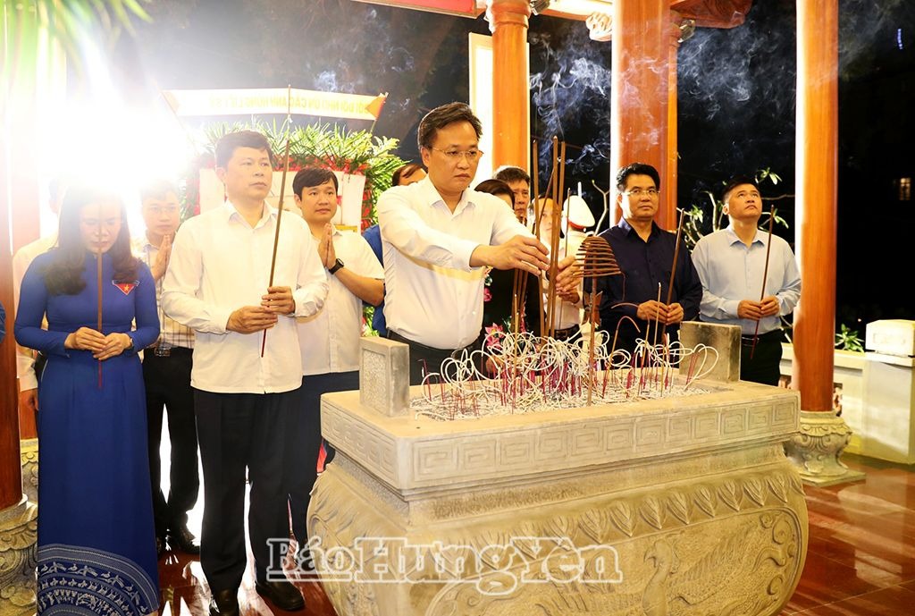 Lễ thắp nến tri ân các anh hùng liệt sĩ