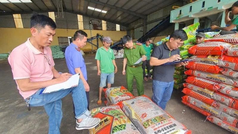 Quyết liệt ngăn chặn sản phẩm phân bón, thuốc bảo vệ thực kém chất lượng