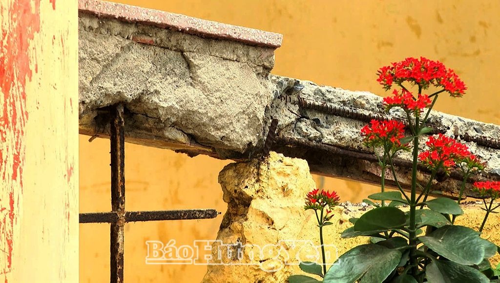 Trường Tiểu học Lạc Đạo xuống cấp, thầy lo, trò sợ 