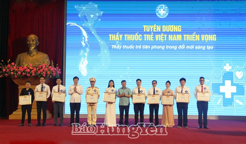 Lễ ra quân “Hành trình Thầy thuốc trẻ làm theo lời Bác, tình nguyện vì sức khỏe cộng đồng”