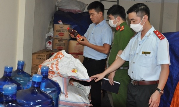 Xử phạt 27 cơ sở sản xuất, chế biến, kinh doanh thực phẩm và dịch vụ ăn uống