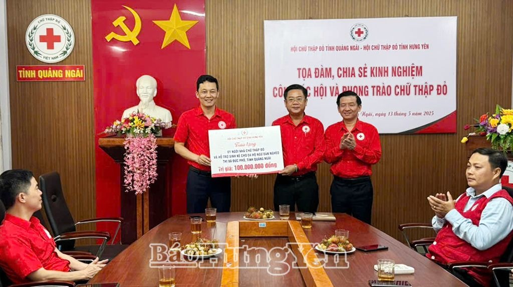 Hội Chữ thập đỏ tỉnh Hưng Yên tặng quà ngư dân nghèo tỉnh Quảng Ngãi