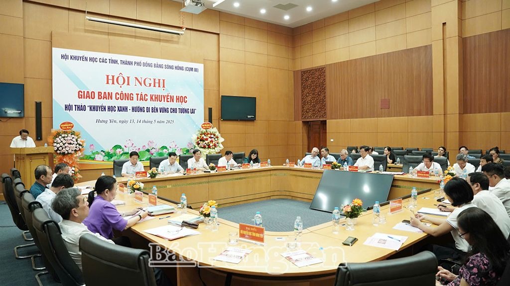 Hưng Yên: Khoảng 700 học sinh có hoàn cảnh khó khăn được trao học bổng trong 4 tháng qua