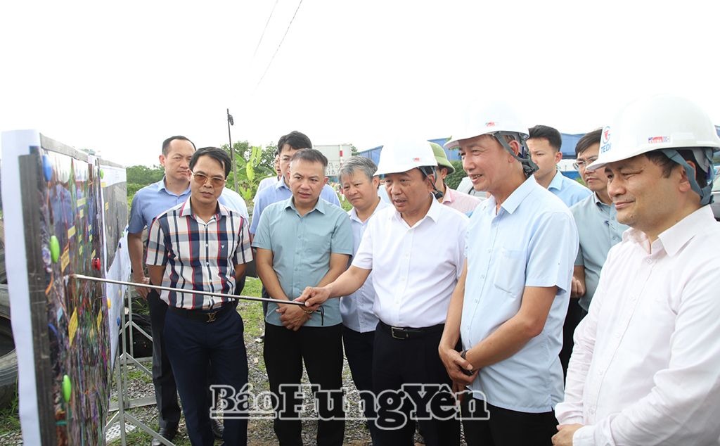 Thứ trưởng Bộ Xây dựng khảo sát hướng tuyến đường sắt Lào Cai - Hà Nội - Hải Phòng, đoạn qua địa phận tỉnh