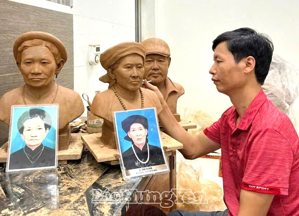 Nghệ nhân đúc tượng truyền thần của làng Lộng Thượng