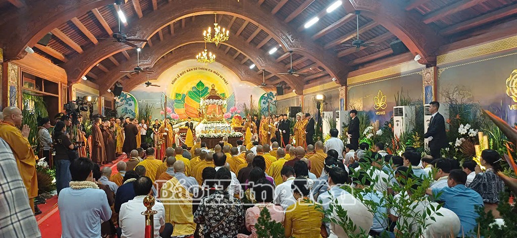 Chùm ảnh: An vị, tôn trí Xá lợi Đức Phật tại chùa Chuông