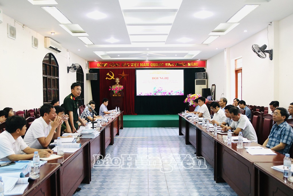 Bàn phương án phòng, chống úng, lụt, bảo vệ các trọng điểm