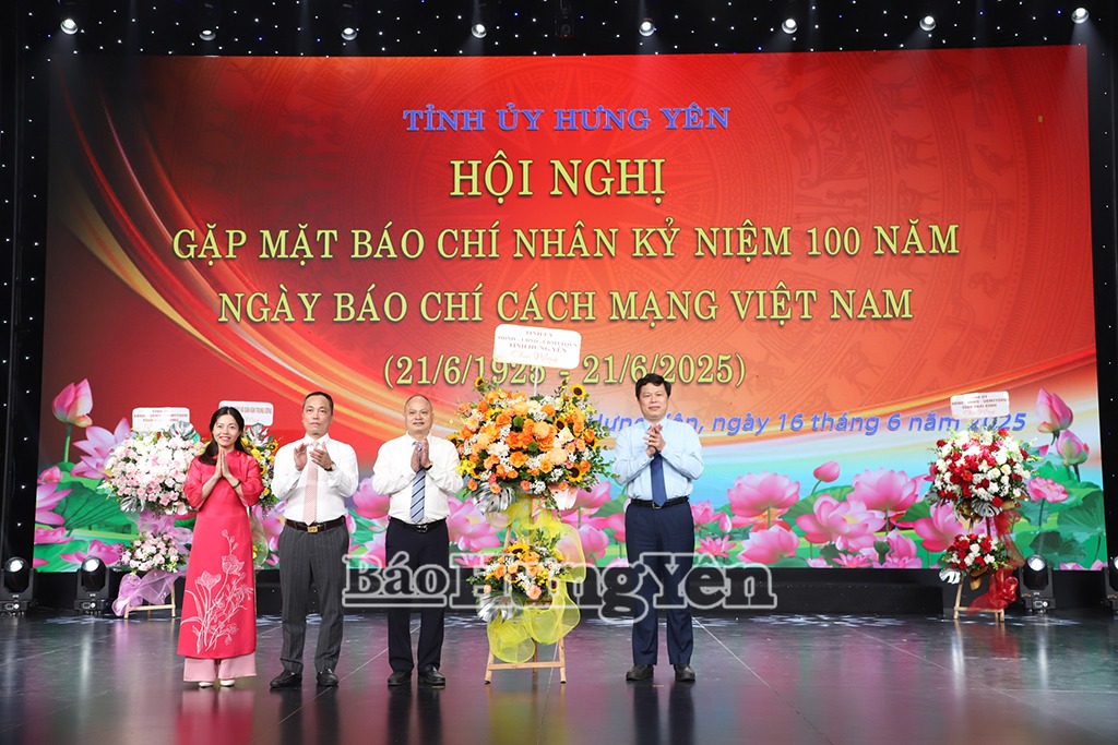 Đồng chí Trần Quốc Toản, Phó Bí thư Thường trực Tỉnh ủy, Chủ tịch HĐND tỉnh dự hội nghị gặp mặt báo chí nhân kỷ niệm 100 năm Ngày Báo chí cách mạng Việt Nam