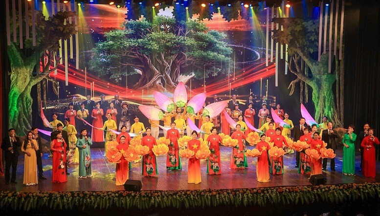 Ngân vang tình yêu quê hương đất nước, ngợi ca Đảng quang vinh, Bác Hồ vĩ đại