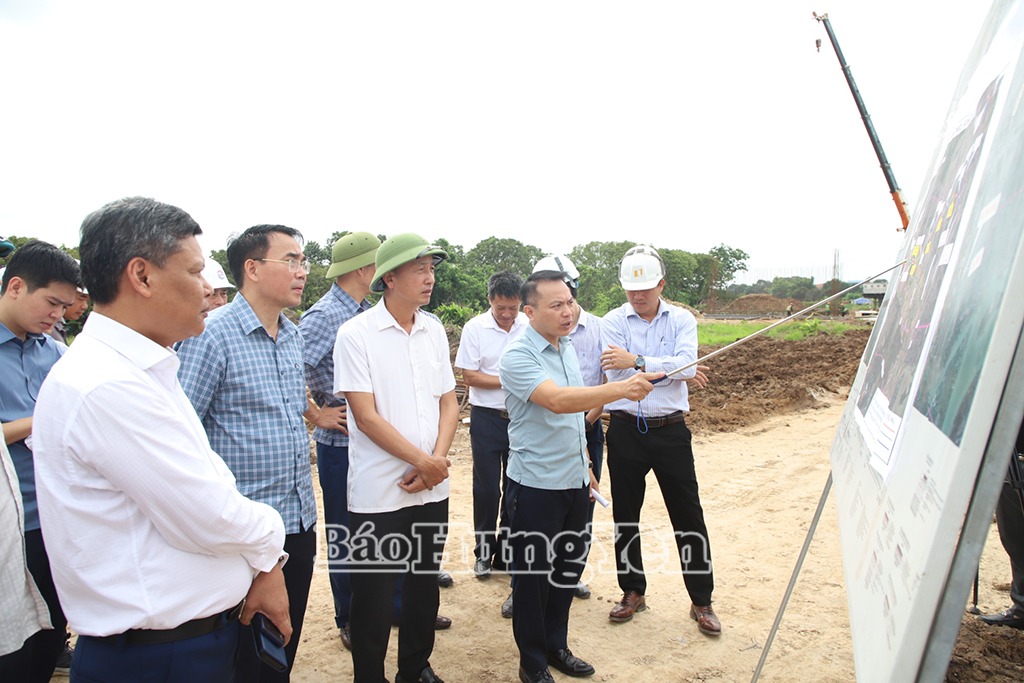 Phó Chủ tịch UBND tỉnh Nguyễn Hùng Nam kiểm tra tiến độ Dự án đường Tân Phúc - Võng Phan (giao ĐT.378)