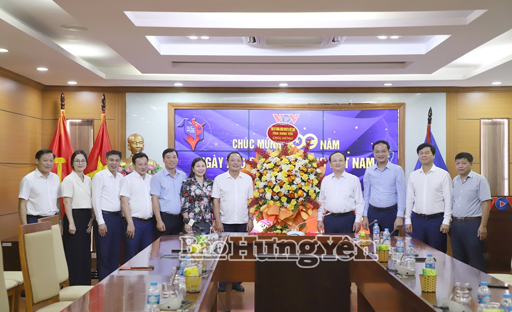 Chủ tịch UBND tỉnh Trần Quốc Văn chúc mừng Đài Tiếng nói Việt Nam