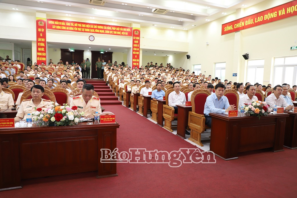 Công bố quyết định của Bộ trưởng Bộ Công an và Giám đốc Công an tỉnh về công tác tổ chức, cán bộ