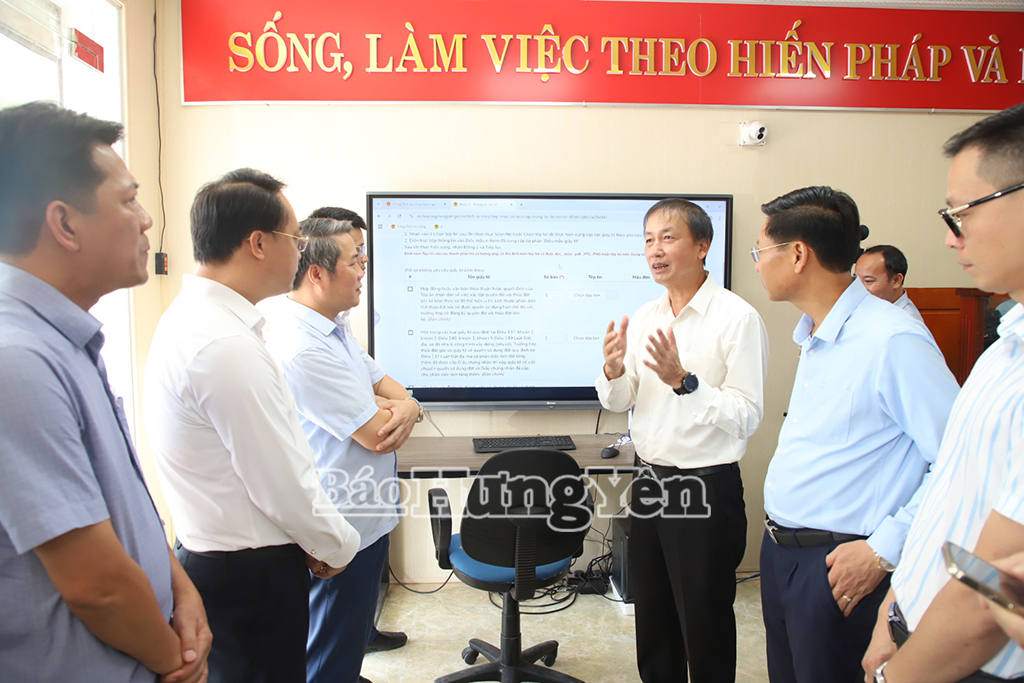 Phó Chủ tịch UBND tỉnh Nguyễn Hùng Nam kiểm tra công tác vận hành chính quyền địa phương 2 cấp tại các xã: Quỳnh Phụ, A Sào