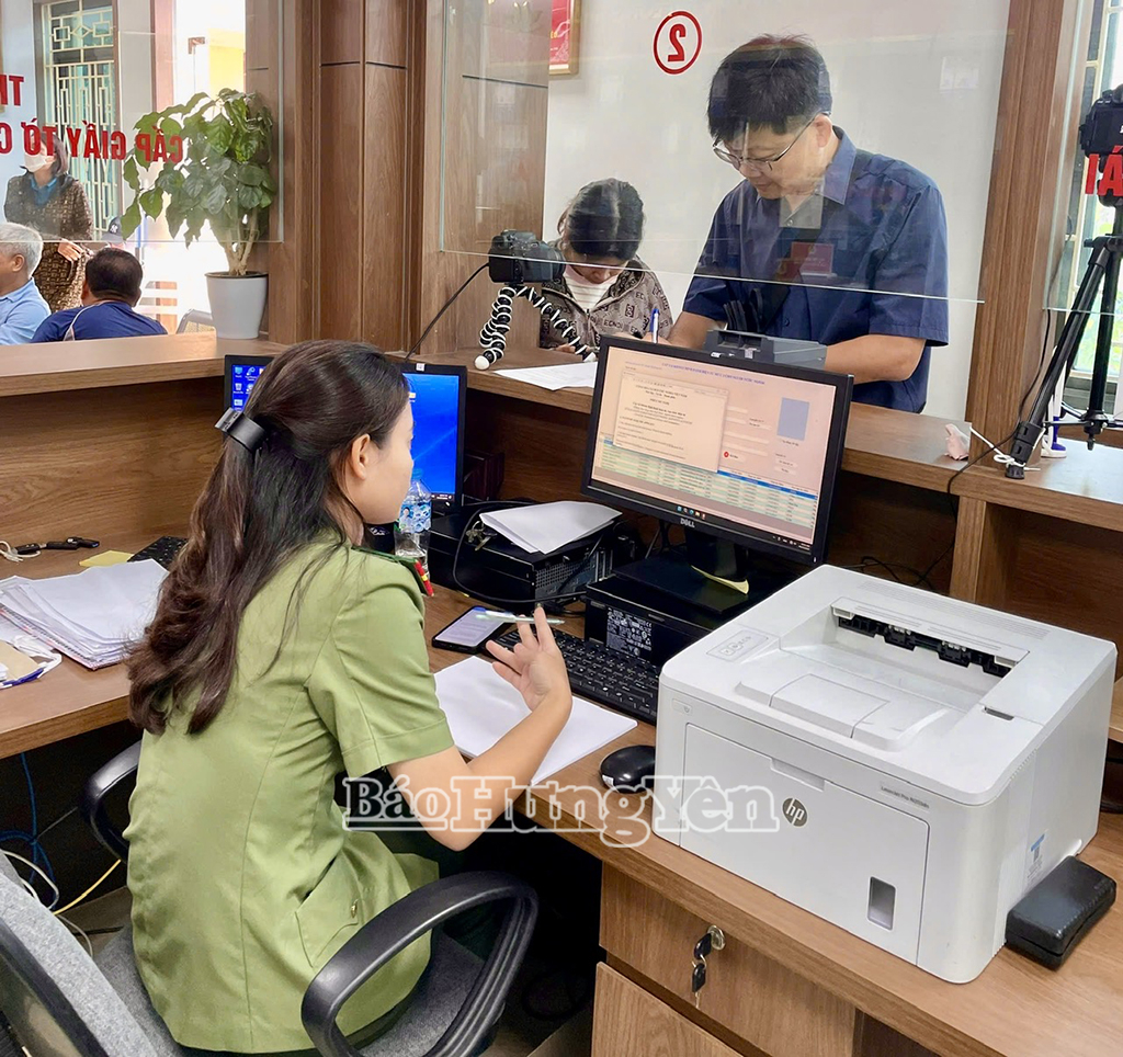 Hưng Yên: Người nước ngoài thuận lợi đăng ký tài khoản định danh điện tử mức độ 2