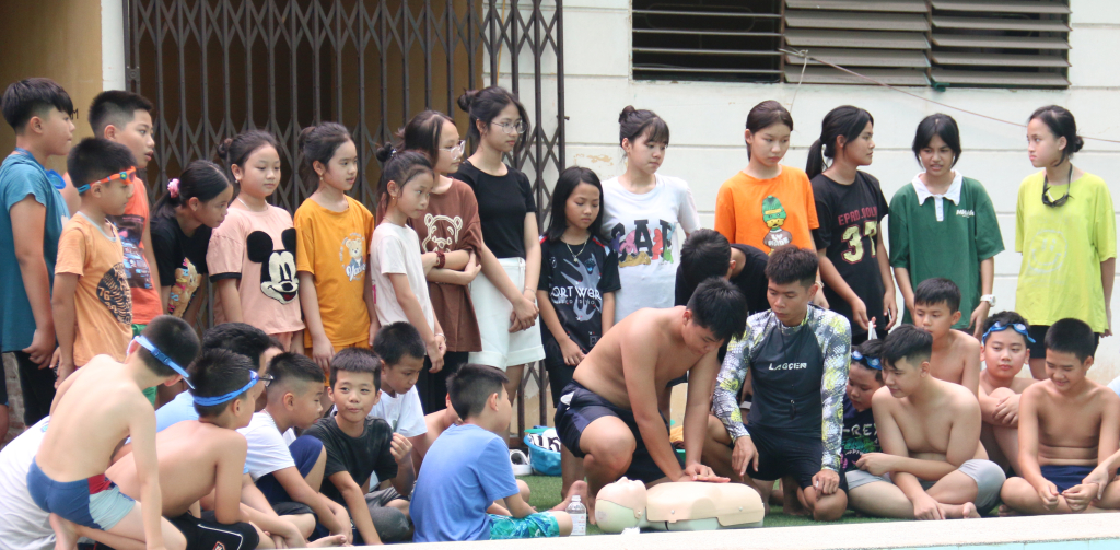 Trải nghiệm kỹ năng sống “Học làm người có ích”