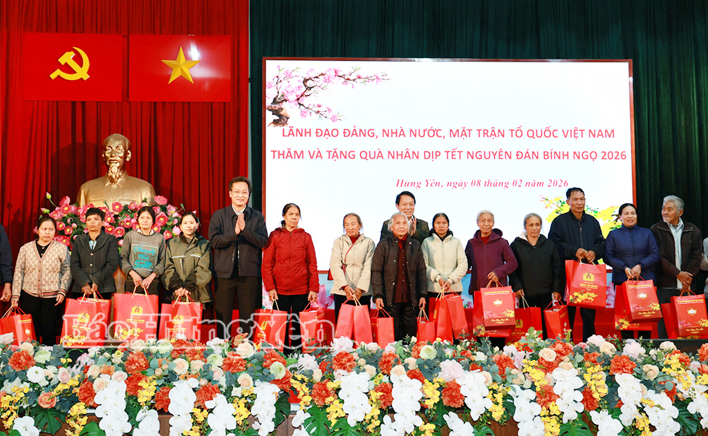 Đồng chí Bộ trưởng Bộ Công an Lương Tam Quang thăm, tặng quà Tết tại tỉnh