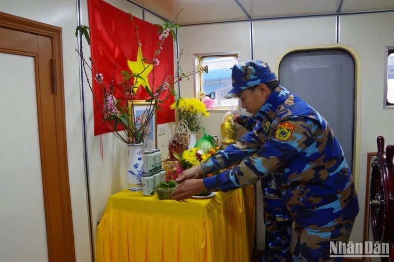 Mang hương vị Tết của đất liền ra giàn khoan mỏ khí Thái Bình