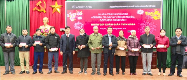 Hội nông dân tỉnh phối hợp Ngân hàng nông nghiệp và phát triển nông thôn chi nhánh tỉnh Hưng Yên tổ chức chương trình an sinh xã hội Agribank chung tay vì người nghèo, đối tượng chính sách xuân giáp t