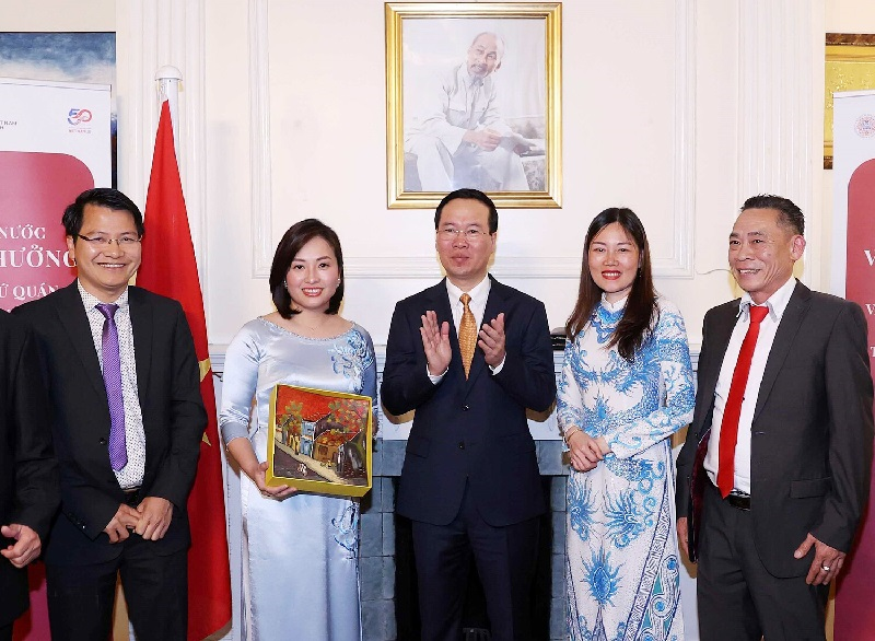 Xây dựng, củng cố tổ chức đảng và đội ngũ đảng viên ở nước ngoài trong điều kiện hiện nay