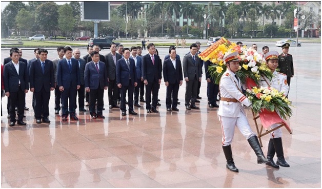 Chủ tịch Quốc hội Vương Đình Huệ dâng hoa tưởng nhớ Tổng Bí thư Nguyễn Văn Linh