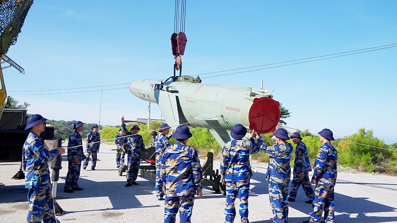 Huấn luyện bộ đội chuyên sâu, sát thực tế