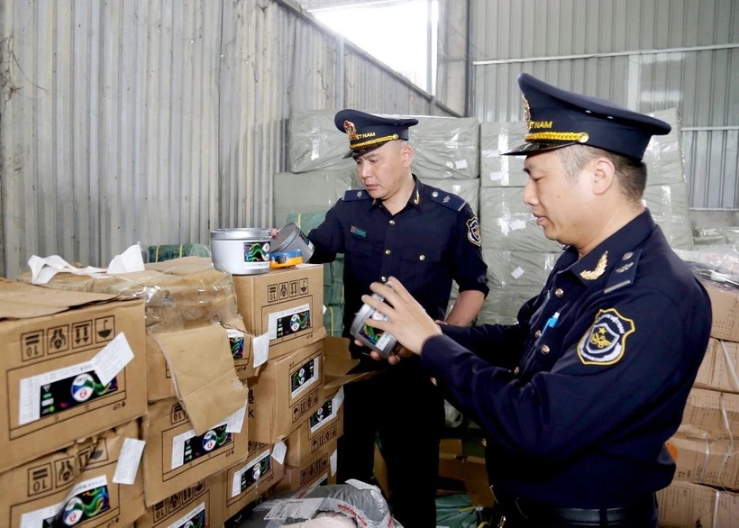 Thủ tướng yêu cầu tiếp tục đẩy mạnh cao điểm ngăn chặn buôn lậu, hàng giả