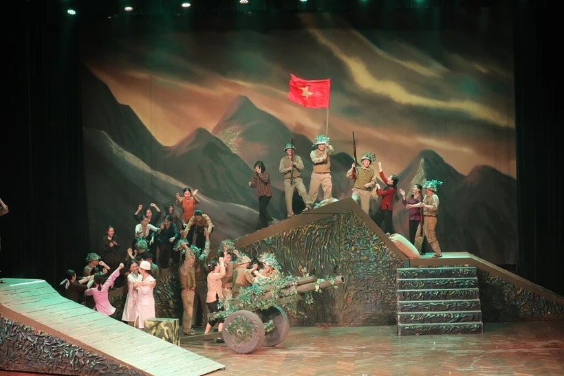 Kịch nói 'Điện Biên vẫy gọi' giành giải thưởng sân khấu Việt Nam năm 2024