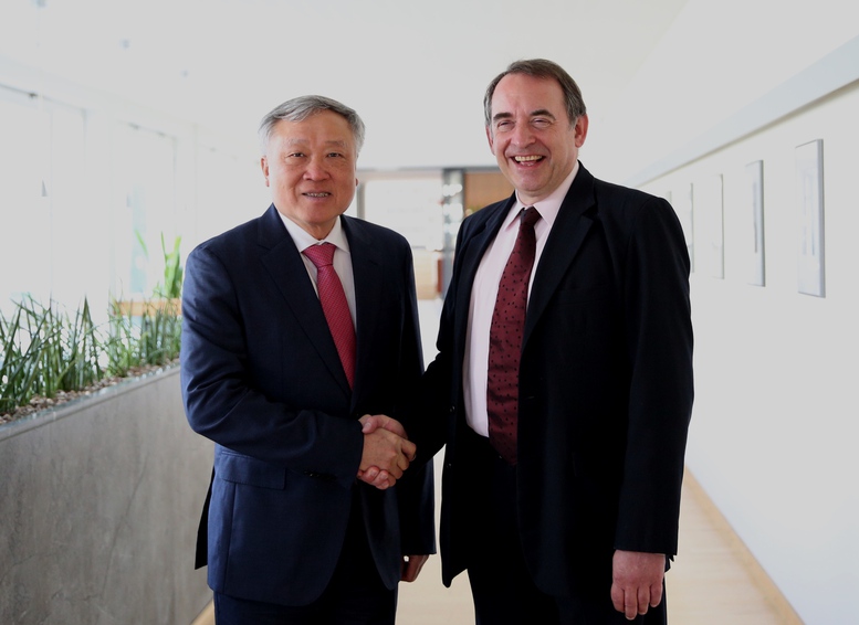 Phó Thủ tướng Thường trực Nguyễn Hòa Bình tiếp Bộ trưởng Tài chính bang Hessen (Đức)