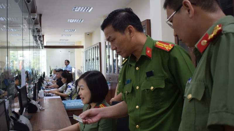 Lực lượng Công an tỉnh Hưng Yên hướng tới sự hài lòng của người dân trong giải quyết thủ tục hành chính